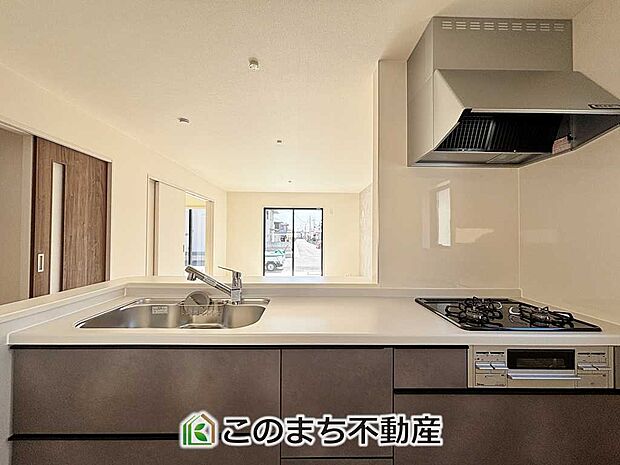 人気の対面式キッチン☆料理をしながらご家族とコミュニケーションが取れます♪
