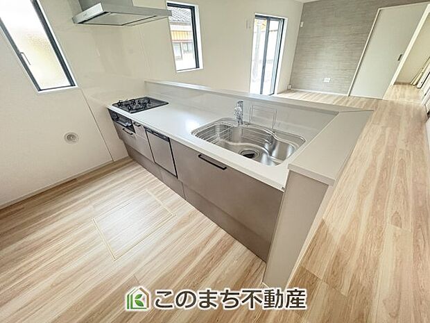 人気の対面式キッチン☆料理をしながらご家族とコミュニケーションが取れます♪