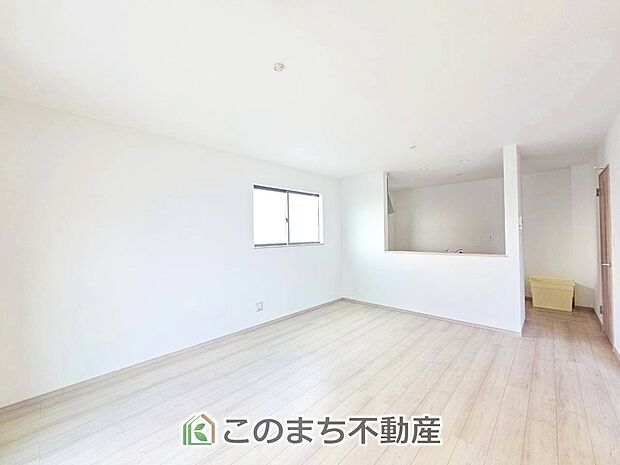 オープンでのびやかな空間を生み出す、こだわりの広がりとゆとり。家族と過ごす時間を大切にしたい方にぴったりの明るくゆとりある住空間です。