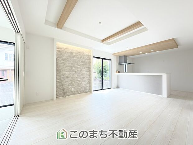 日当たりのいい広い開放的なリビングございます。