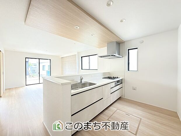 人気の対面式キッチン☆料理をしながらご家族とコミュニケーションが取れます♪