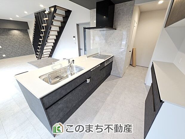 人気の対面式キッチン☆料理をしながらご家族とコミュニケーションが取れます♪