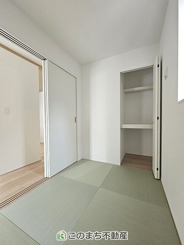 【和室】お子様のお昼寝にも便利な和室です。大きな窓から暖かな日差しが差し込みます♪