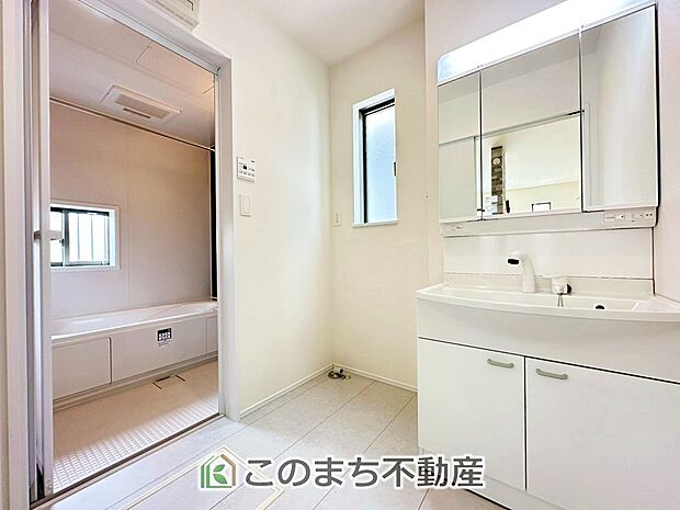 【独立洗面台】シャンプードレッサーで朝の身支度♪伸びるホースでお掃除も簡単清潔です！