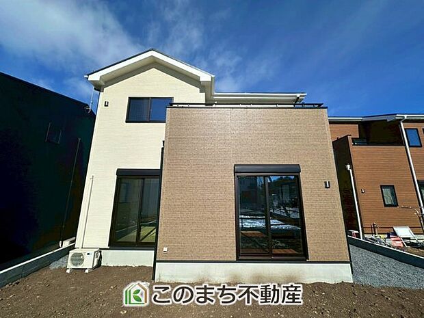 【外観】閑静な住宅地は、伸び伸びスローライフを叶えてくれます。自然豊富な季節の移ろいを身近に感じられる環境で子育てすれば、お子様もきっと素直に成長してくれるはずです！ 
