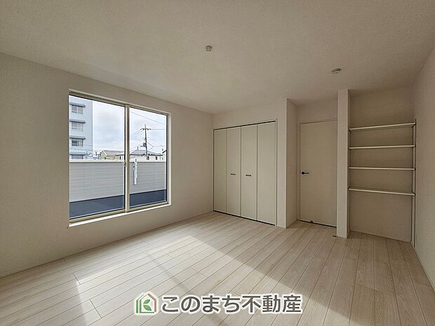 【洋室】南向きで陽当たりの良い洋室♪風通しもよく快適です☆
