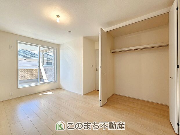 【洋室】南向きで陽当たりの良い洋室♪風通しもよく快適です☆