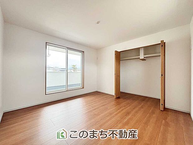 【洋室】南向きで陽当たりの良い洋室♪風通しもよく快適です☆
