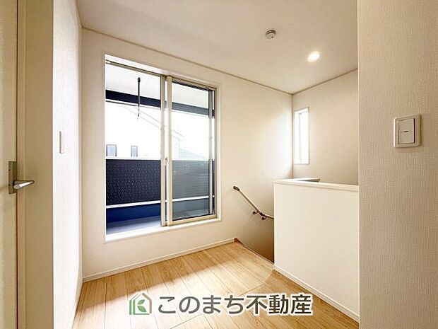 【内装】２階ホール部分も広々としております◎ 