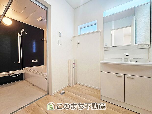 【洗面】シャンプードレッサーで朝の身支度♪伸びるホースでお掃除も簡単清潔です!