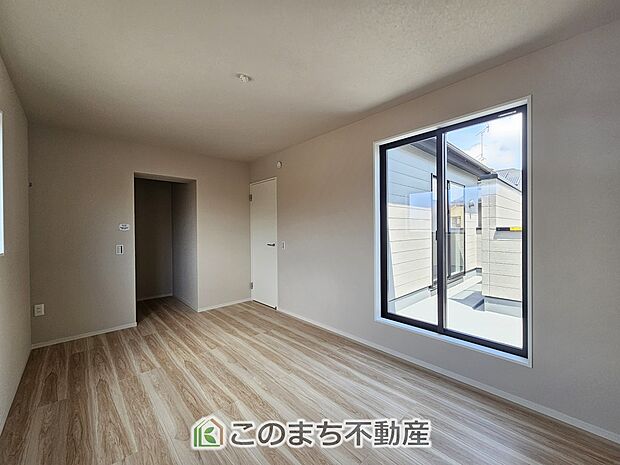 【洋室】陽だまりの空間で、プライベートなお家時間も快適にお過ごしいただけます♪ 