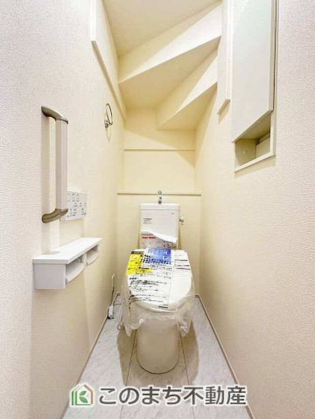 【トイレ】いつも綺麗に清潔に！シャワー付きトイレです♪ 