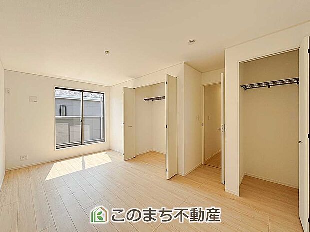 【洋室】南向きで陽当たりの良い洋室♪風通しもよく快適です☆
