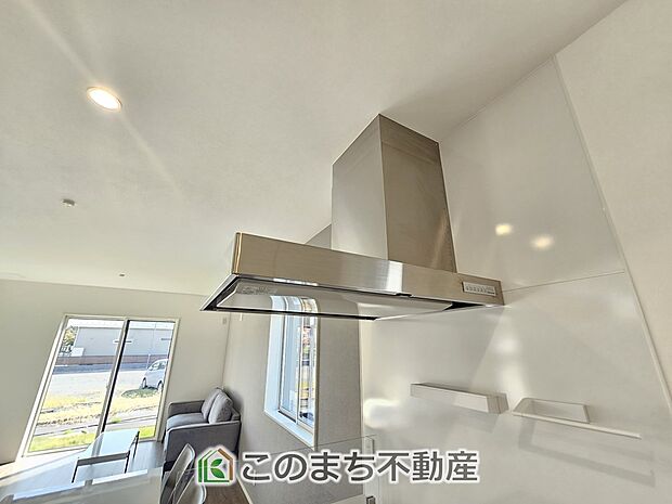 【キッチン】お料理の匂いもスッキリ♪シンプルデザインで掃除も簡単?
