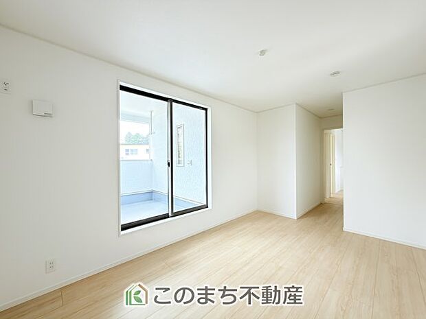 【洋室】南向きで陽当たりの良い洋室♪風通しもよく快適です☆