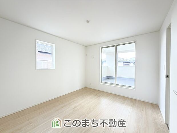 【洋室】南向きで陽当たりの良い洋室♪風通しもよく快適です☆