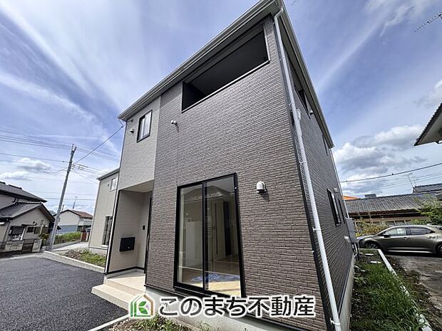 【外観】大きなお庭でご家族や友人を招いてBBQもできますね!お子様の水遊びにもぴったりです☆