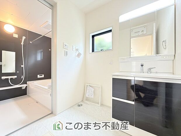 【洗面】シャンプードレッサーで朝の身支度♪伸びるホースでお掃除も簡単清潔です!