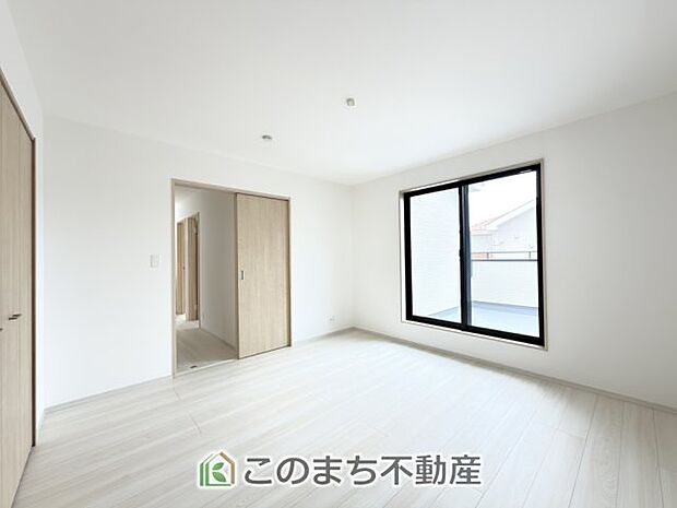 【洋室】南向きで陽当たりの良い洋室♪風通しもよく快適です☆