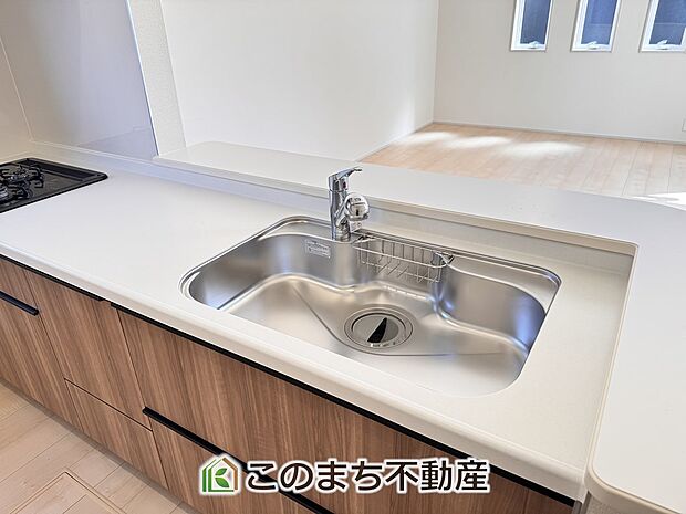 【キッチン】同社施工物件の写真です。※建具やフローリング、その他仕様が違う場合がございます。