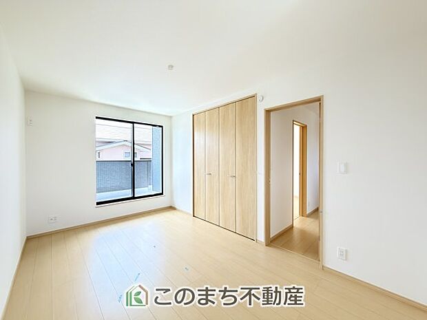 【洋室】南向きで明るく風通しの良い洋室です。