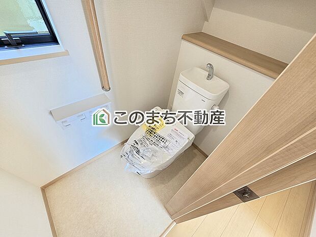 【トイレ】同社施工物件の写真です。※建具やフローリング、その他仕様が違う場合がございます。