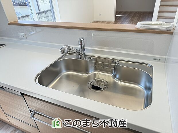 【キッチン】同社施工物件の写真です。※建具やフローリング、その他仕様が違う場合がございます。