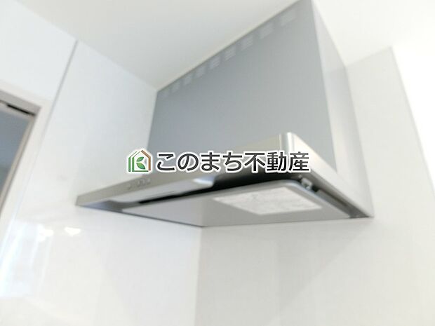 【キッチン】お料理の匂いもスッキリ♪シンプルデザインで掃除も簡単?