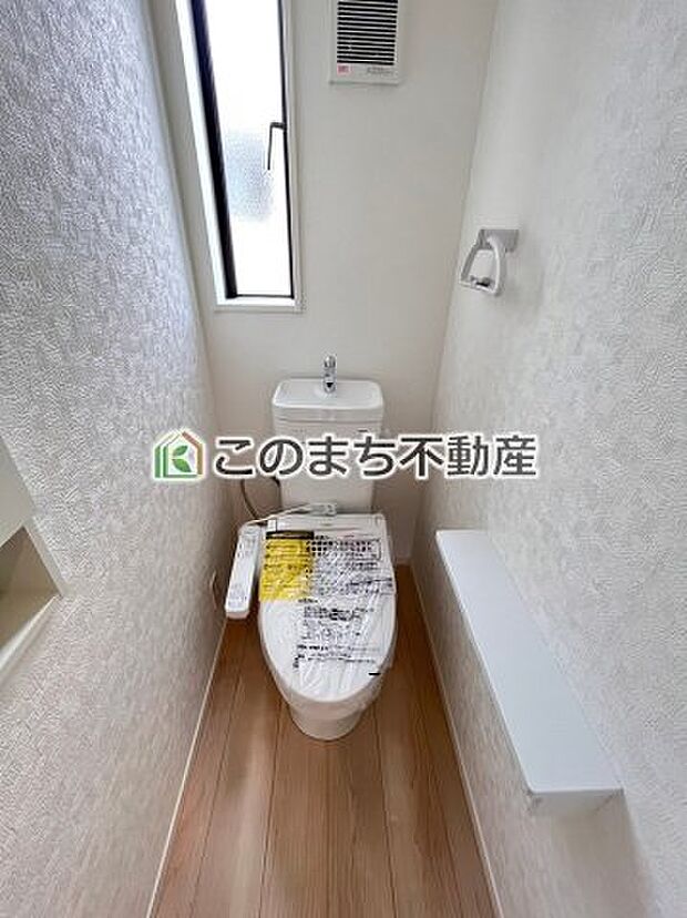 【トイレ】同社施工物件の写真です。※建具やフローリング、その他仕様が違う場合がございます。