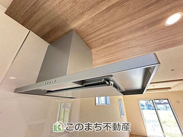 【キッチン】お料理の匂いもスッキリ♪シンプルデザインで掃除も簡単?