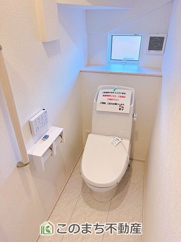 【トイレ】同社施工物件の写真です。※建具やフローリング、その他仕様が違う場合がございます。