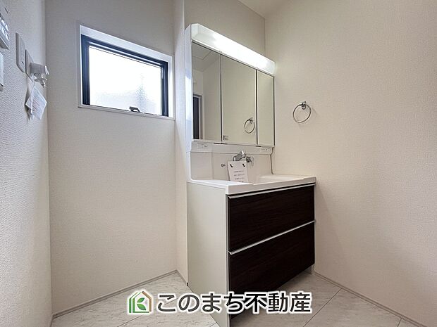 【洗面】シャンプードレッサーで朝の身支度♪伸びるホースでお掃除も簡単清潔です！
