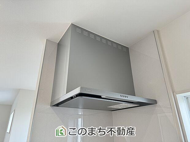 【キッチン】お料理の匂いもスッキリ♪シンプルデザインで掃除も簡単?