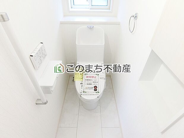 【トイレ】同社施工物件の写真です。※建具やフローリング、その他仕様が違う場合がございます。