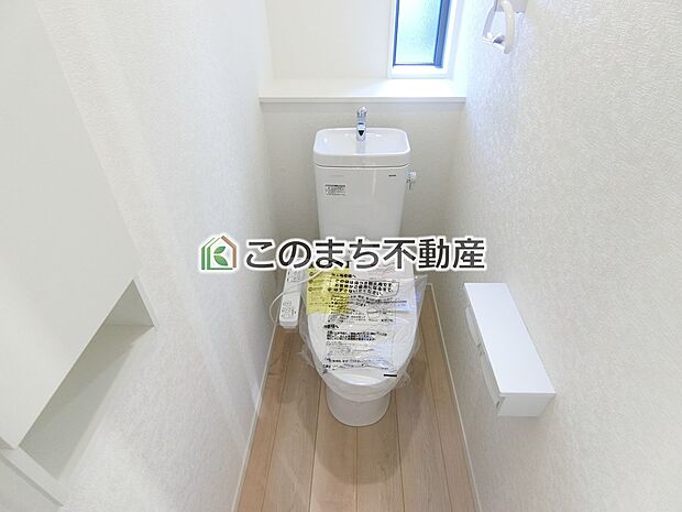 【トイレ】同社施工物件の写真です。※建具やフローリング、その他仕様が違う場合がございます。