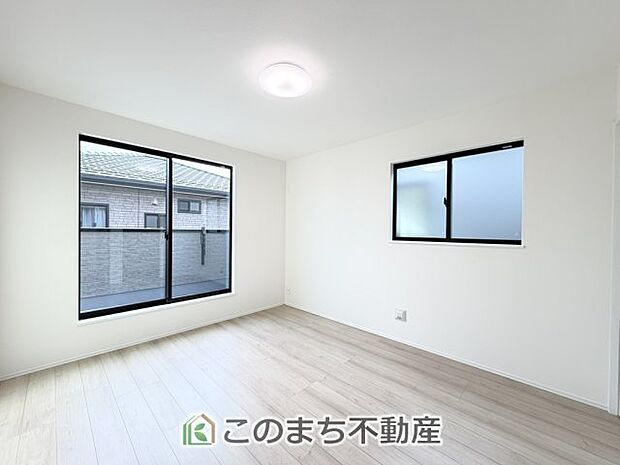 【洋室】南向きで陽当たりの良い洋室♪風通しもよく快適です☆