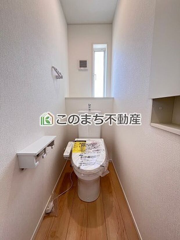 【トイレ】同社施工物件の写真です。※建具やフローリング、その他仕様が違う場合がございます。