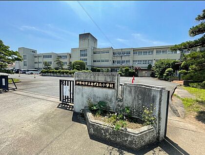 伊勢崎市立あずま南小学校 距離約850ｍ(徒歩約11分)