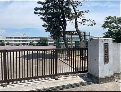 伊勢崎市立赤堀小学校 約650m(徒歩約9分)