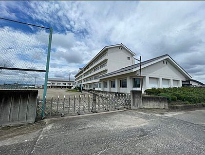 伊勢崎市立境南中学校 約310m(徒歩約4分)