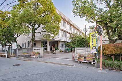 熊本市立宅麻中学校 789m