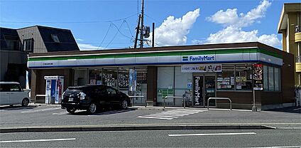 ファミリーマート 熊本水前寺公園店  160m( 徒歩約2分)