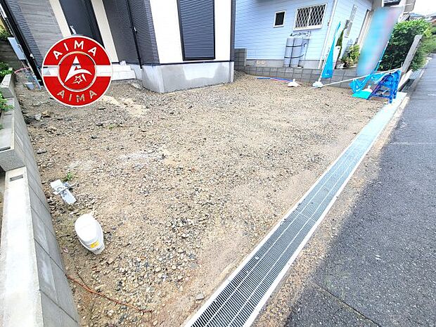 【外観】広々した駐車場になります。