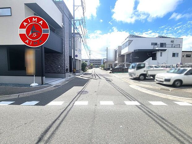 【外観】前面道路含む現地の写真です。