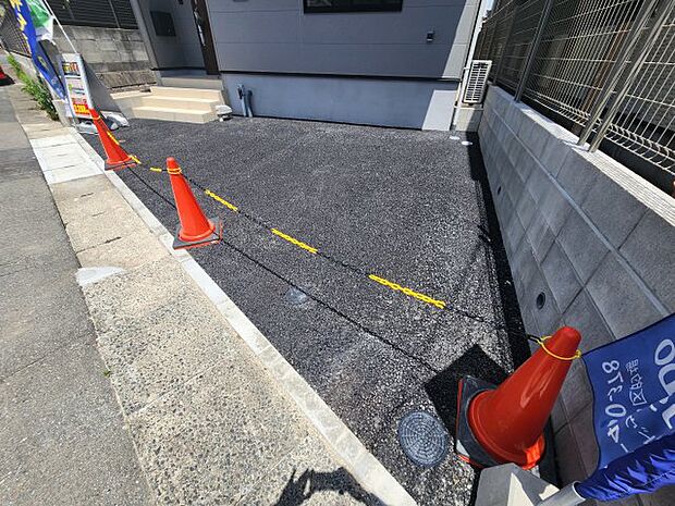 【外観】広々した駐車場になります。