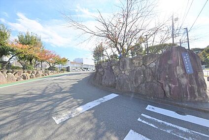 新宮町立新宮東小学校 徒歩690m