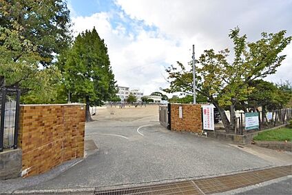 福岡市立香住丘小学校 徒歩1201m