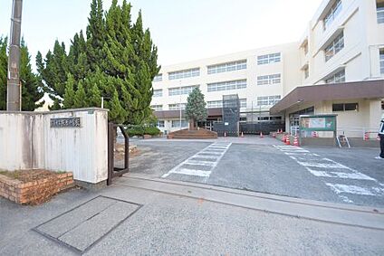 宇美町立桜原小学校 徒歩415m