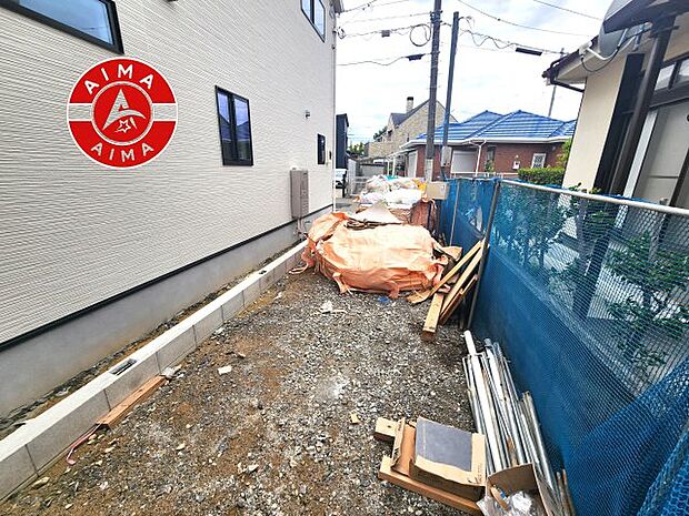 【外観】広々した駐車場です。