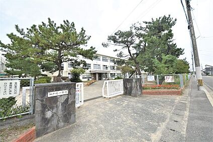 福岡市立西戸崎小学校 徒歩638m
